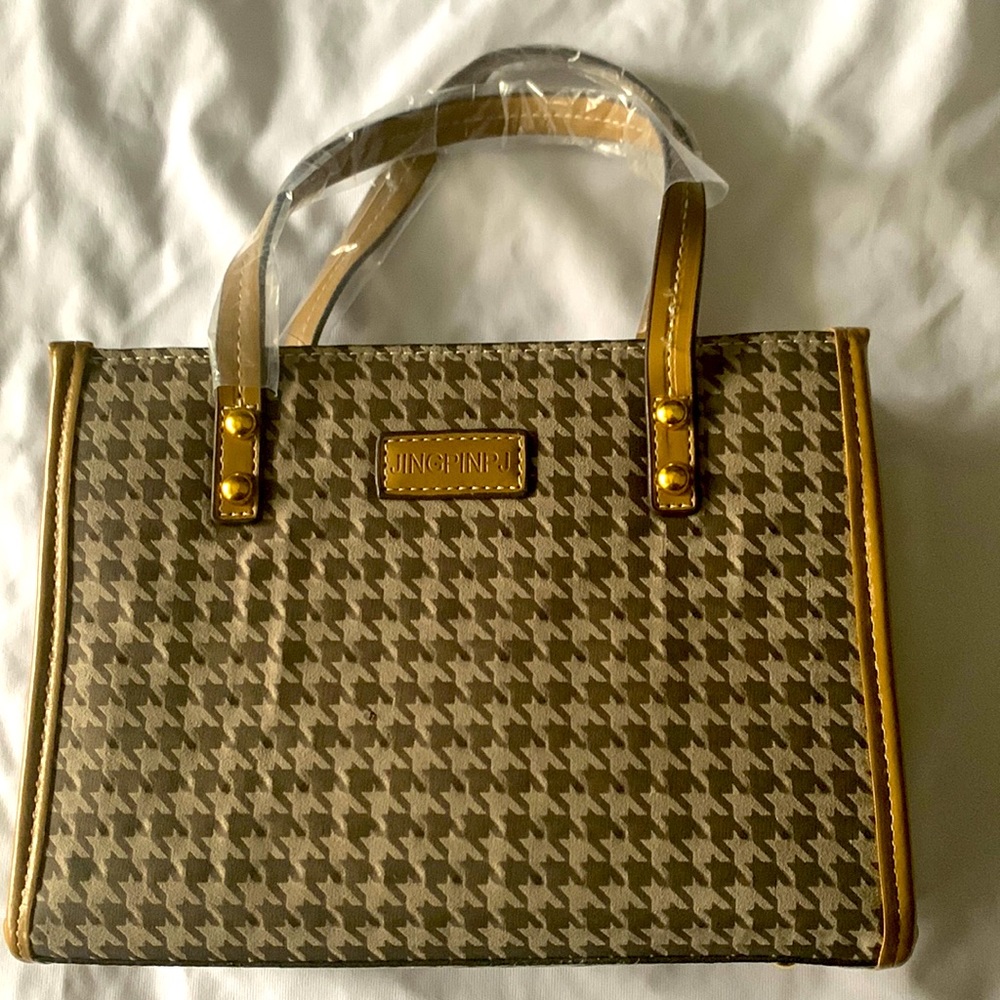 Hounds tooth design style purse.